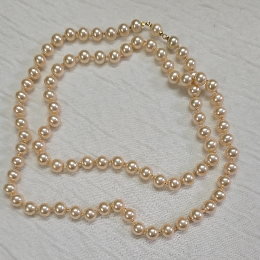 Elegant Faux Pearl Necklace